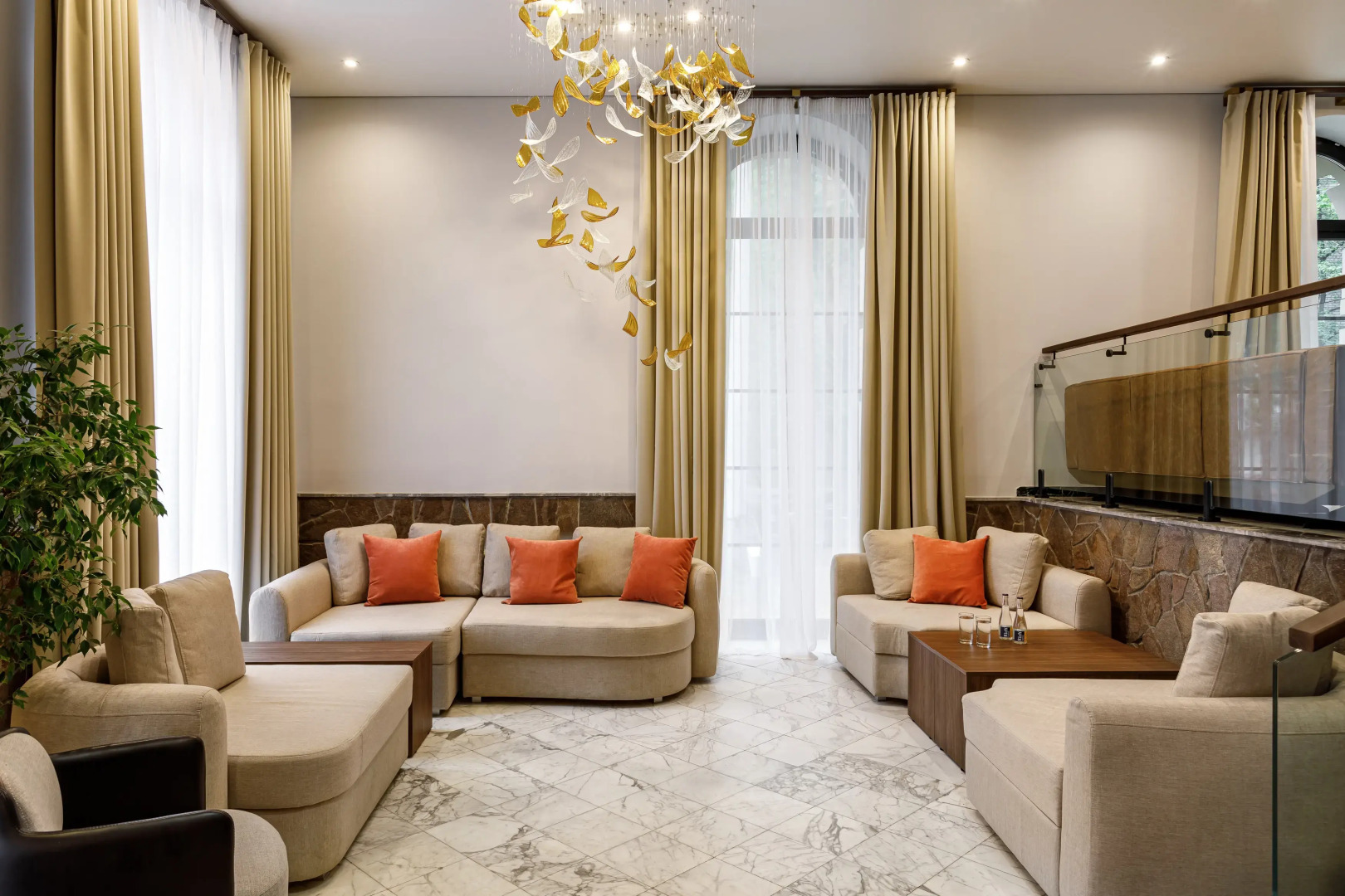 Отель Луна и лотос