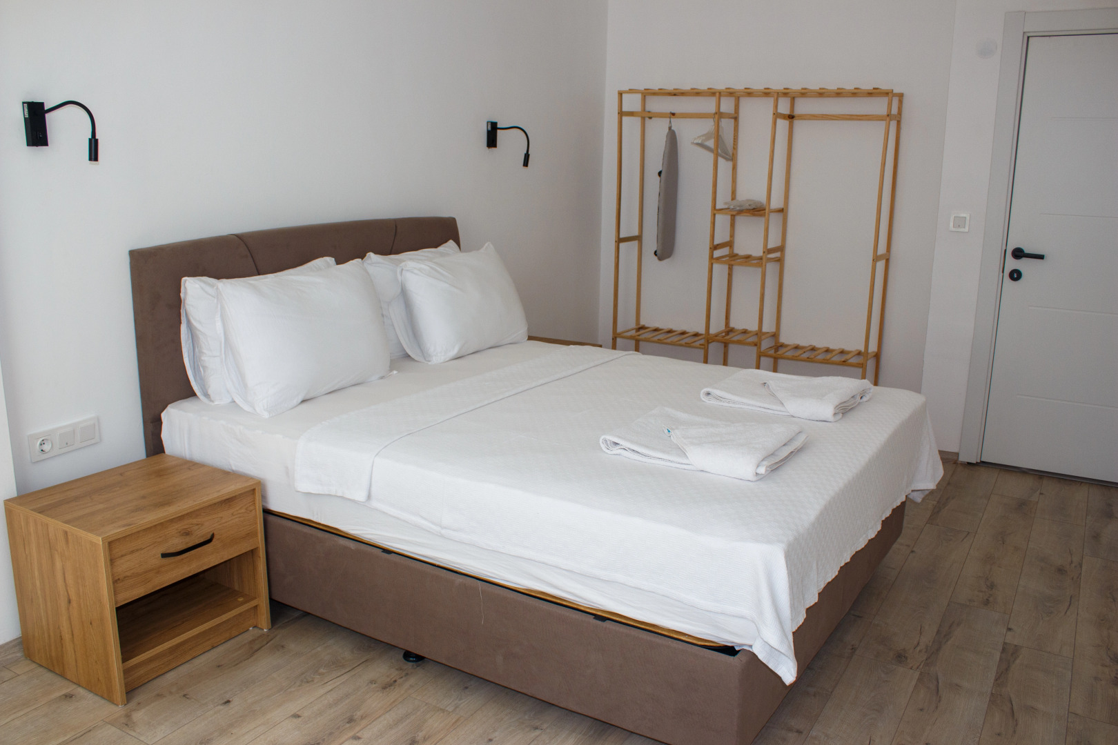 Отель Aloha Suites