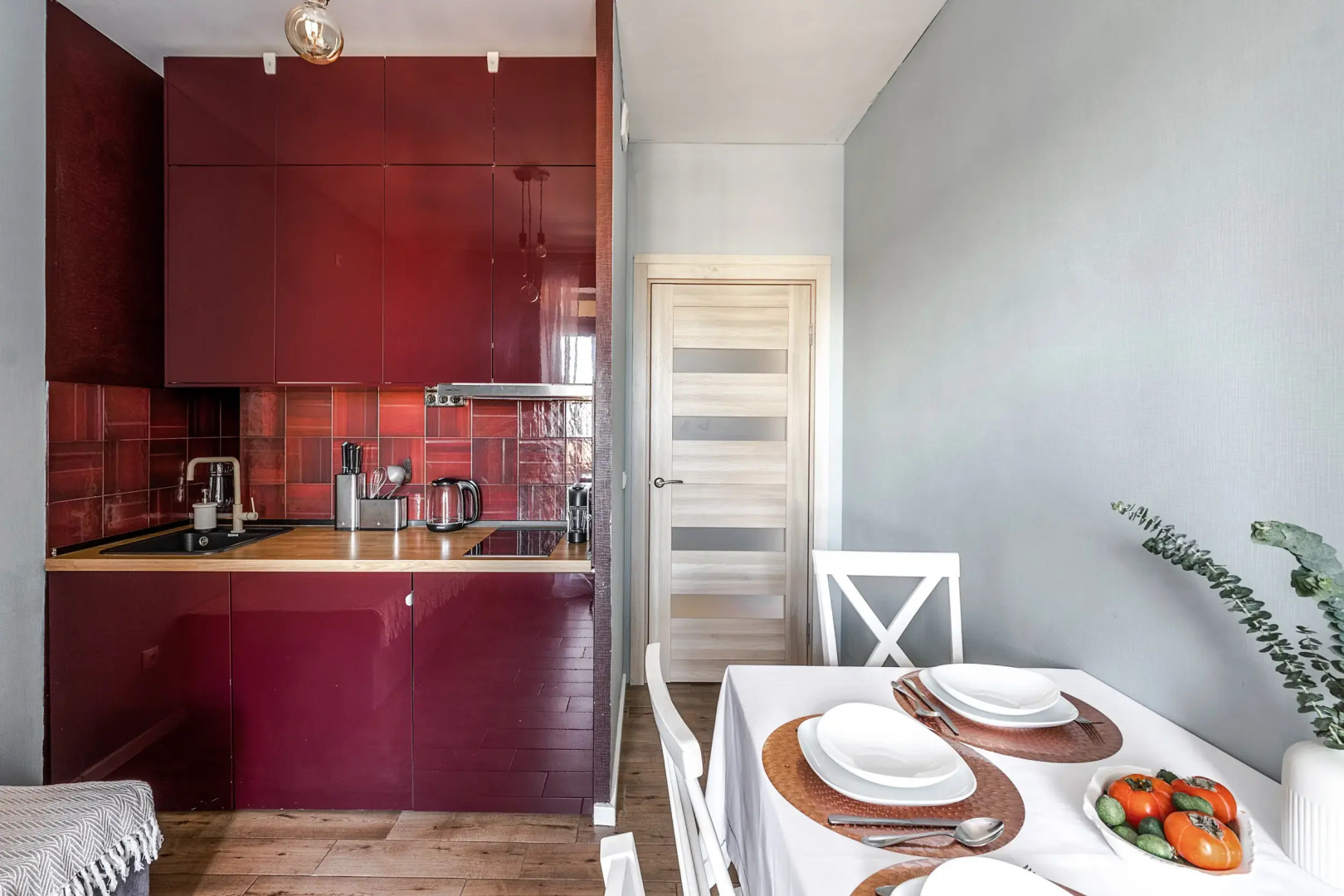 Апартаменты с балконом и красивым видом у метро