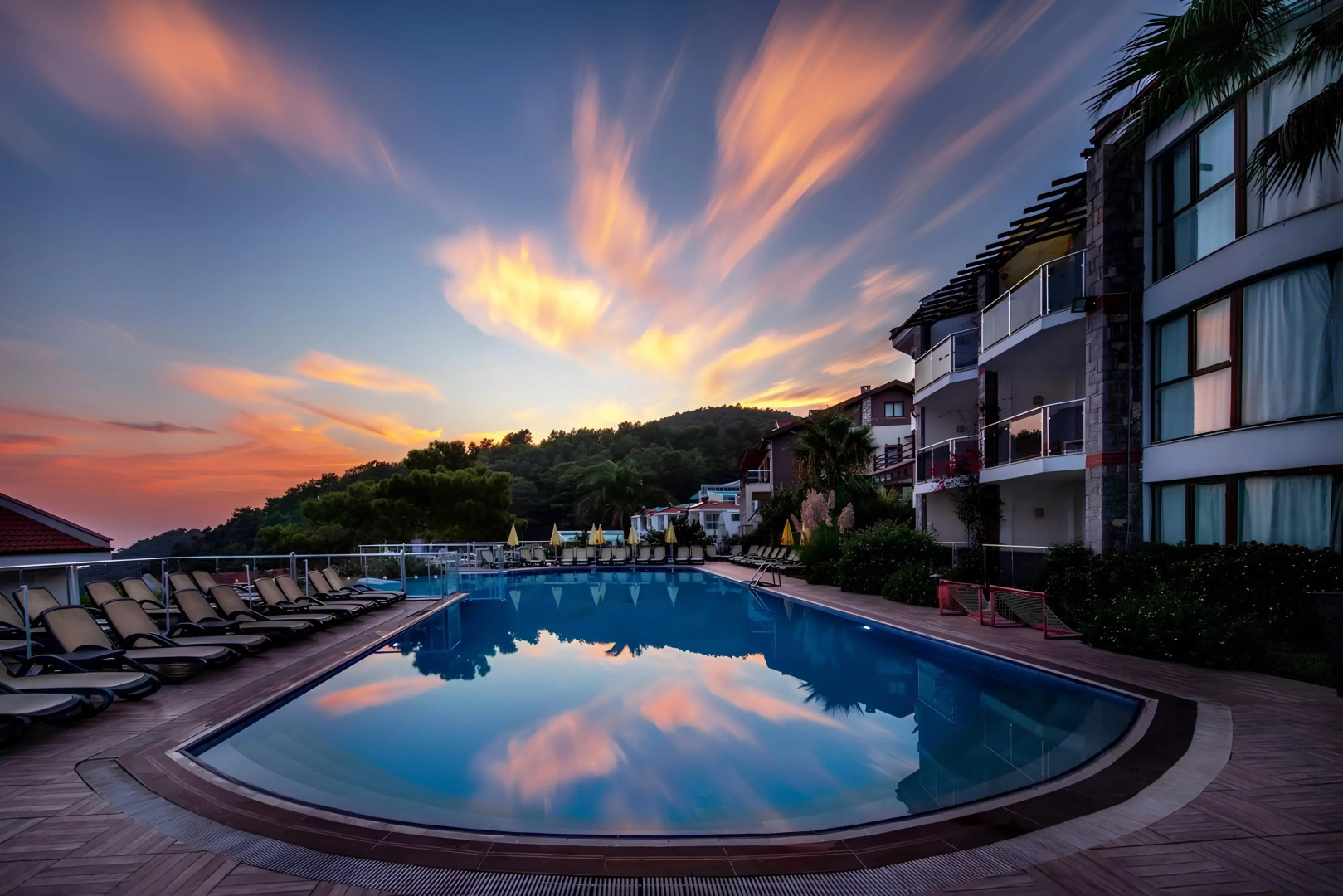 Tropical Deluxe Hotel