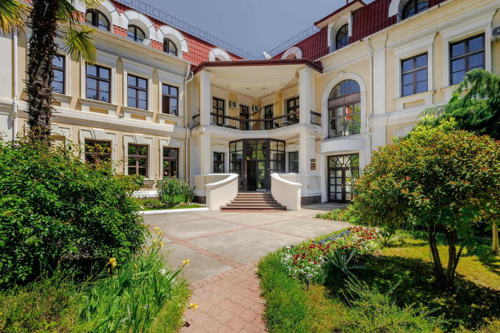 Отель Гранд-Отель (основан в 1901 году)