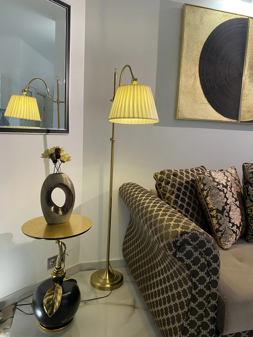 Апартаменты в современном стиле с камином