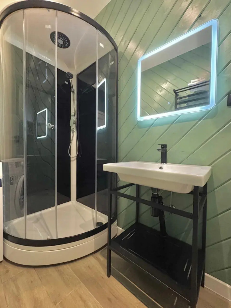 Частный дом с новым дизайнерским ремонтом и мебелью