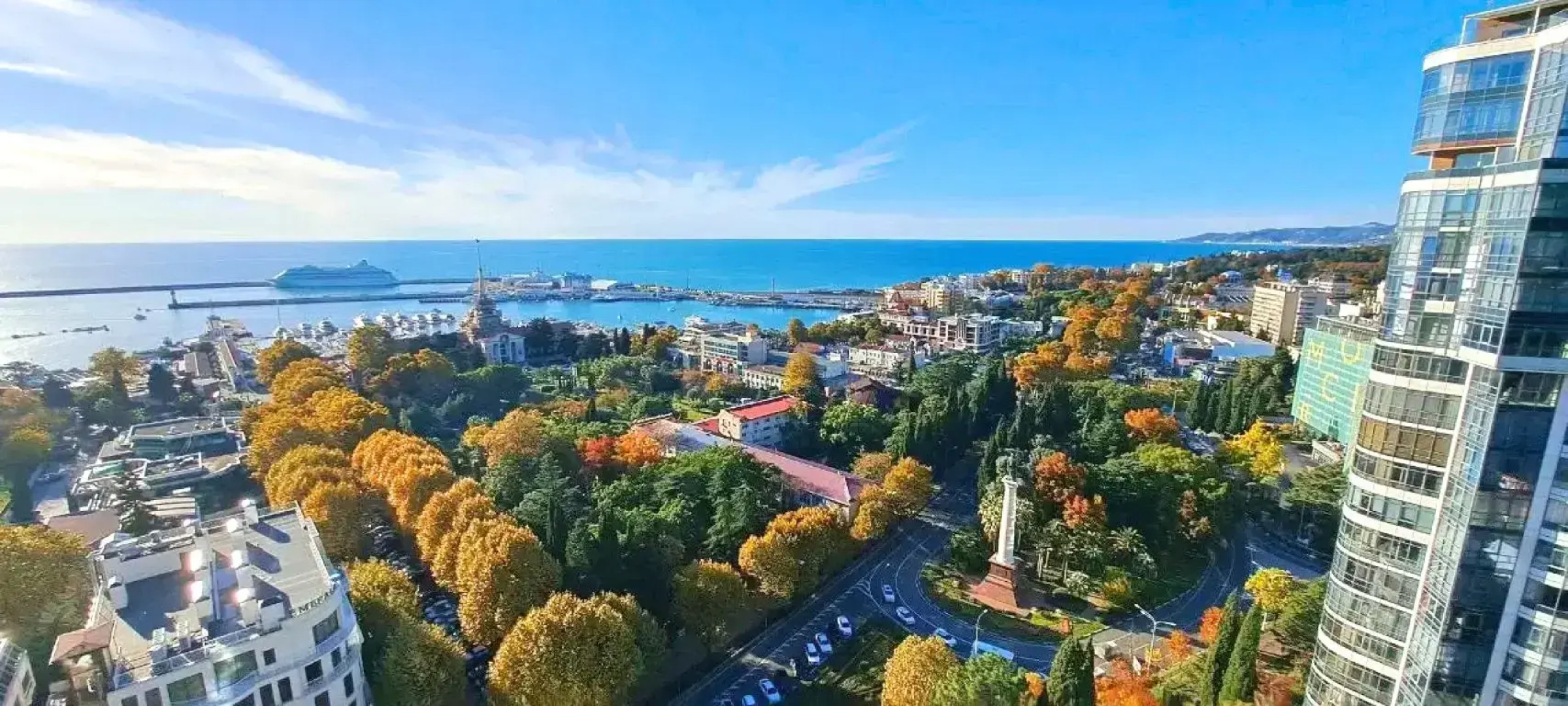 Апартаменты с Шикарным Видом на Море в Центре Сочи