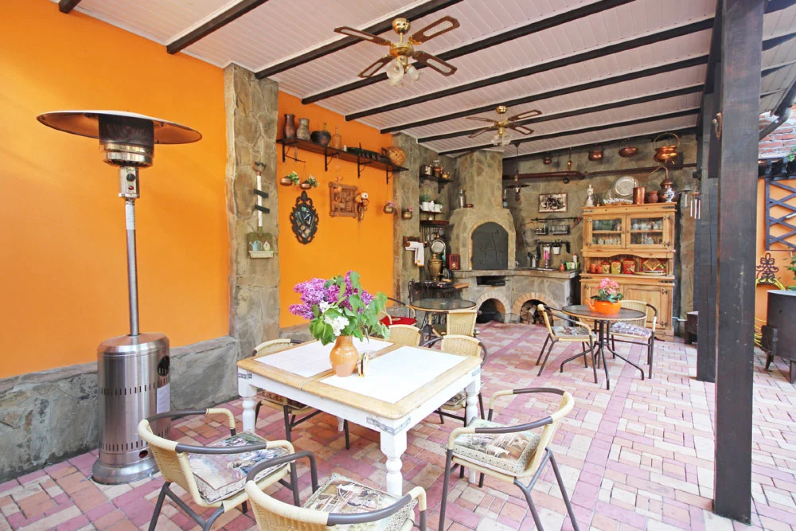 U Irinyi Guest House