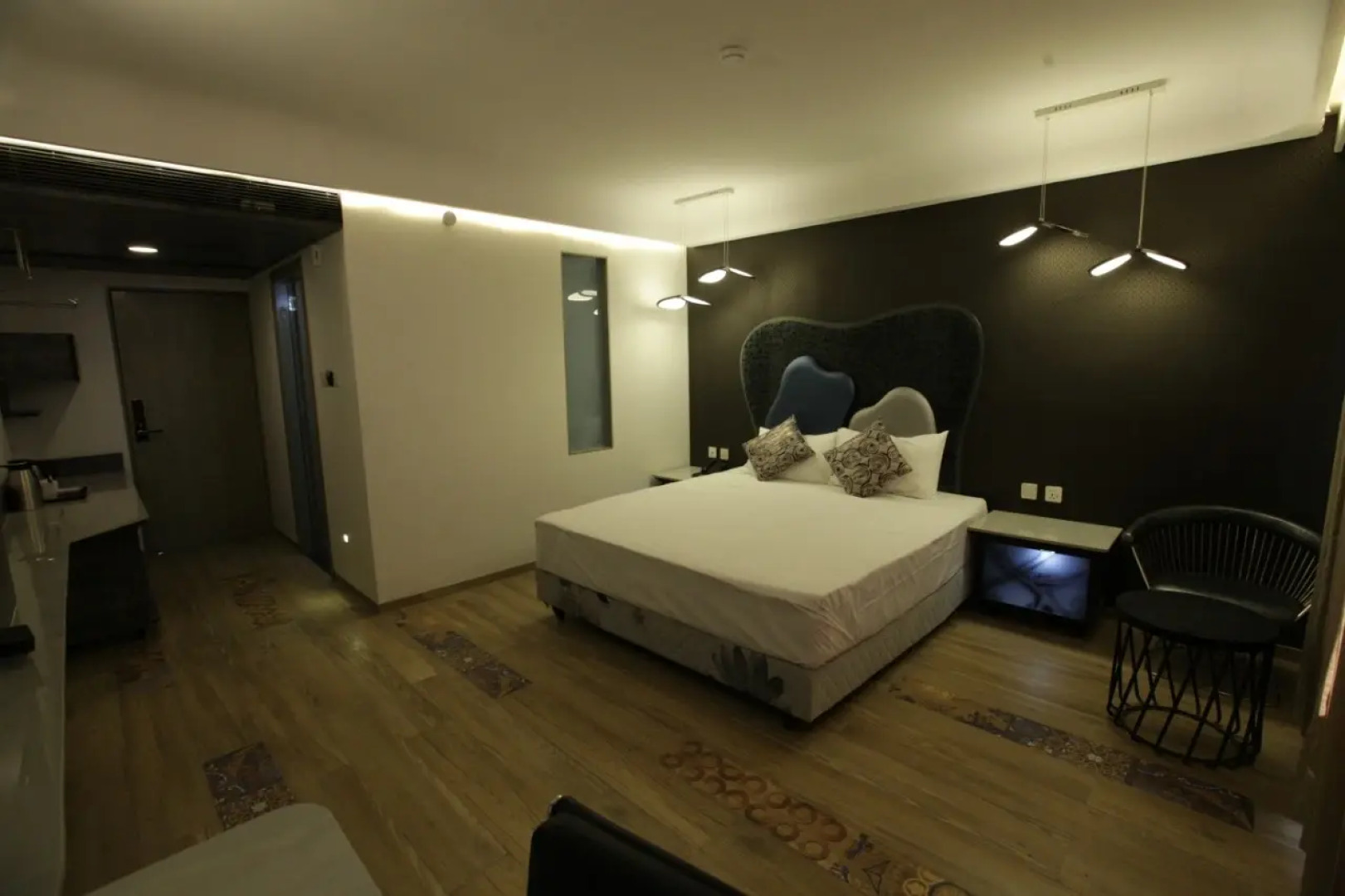 Отель Humming Bird Hotel & Banquet