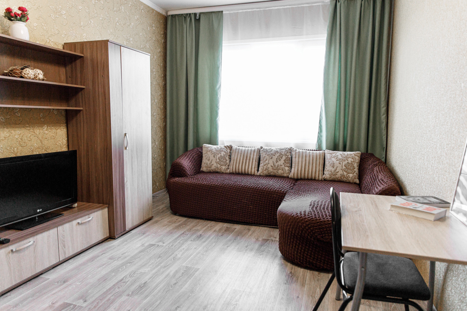 Апартаменты Притомский 13