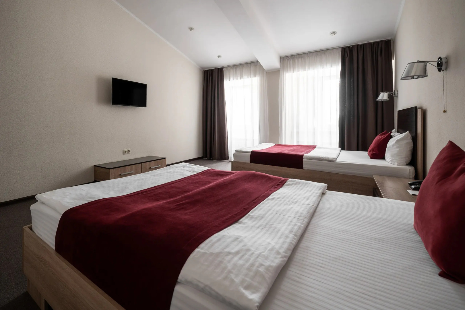 Отель Максим