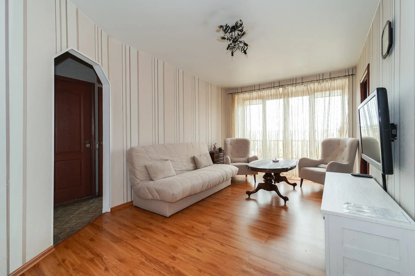 Трехкомнатная Квартира на проспекте Независимости 52