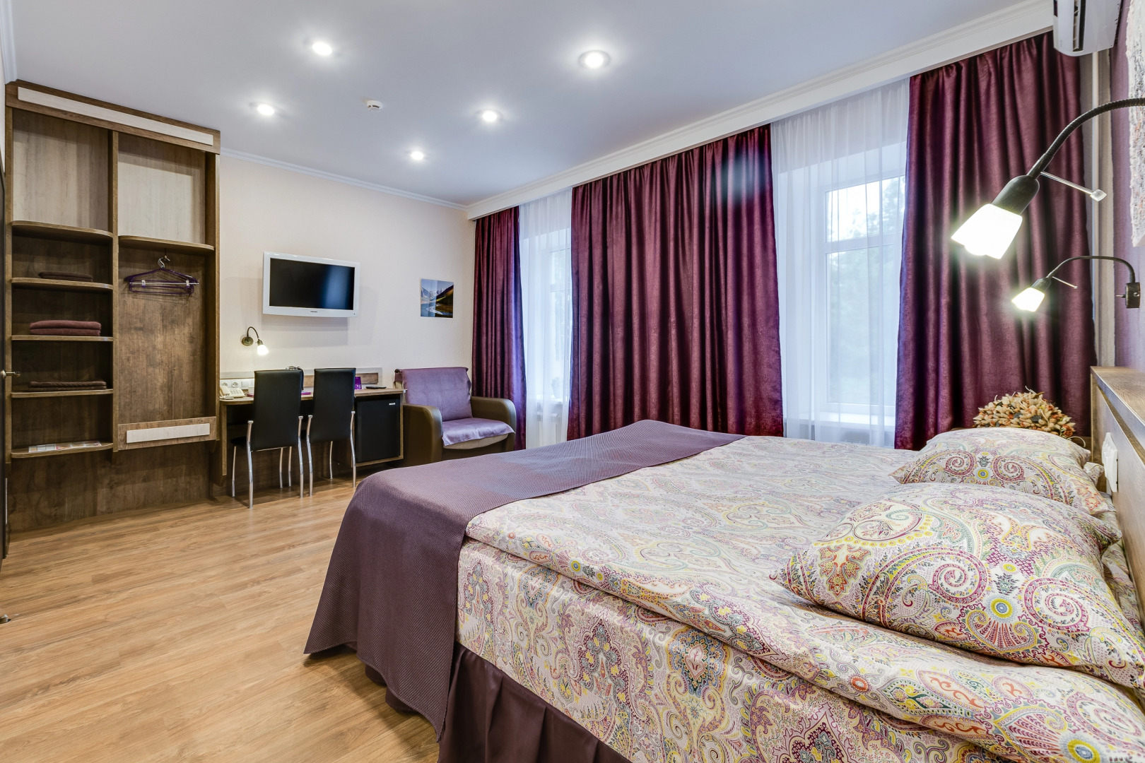 Отель Велес