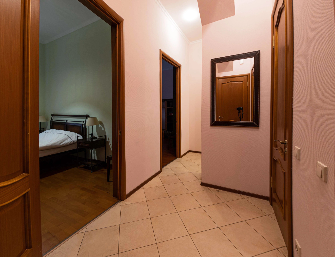 Апартаменты у Эрмитажа (Большая Конюшенная ул., 13)