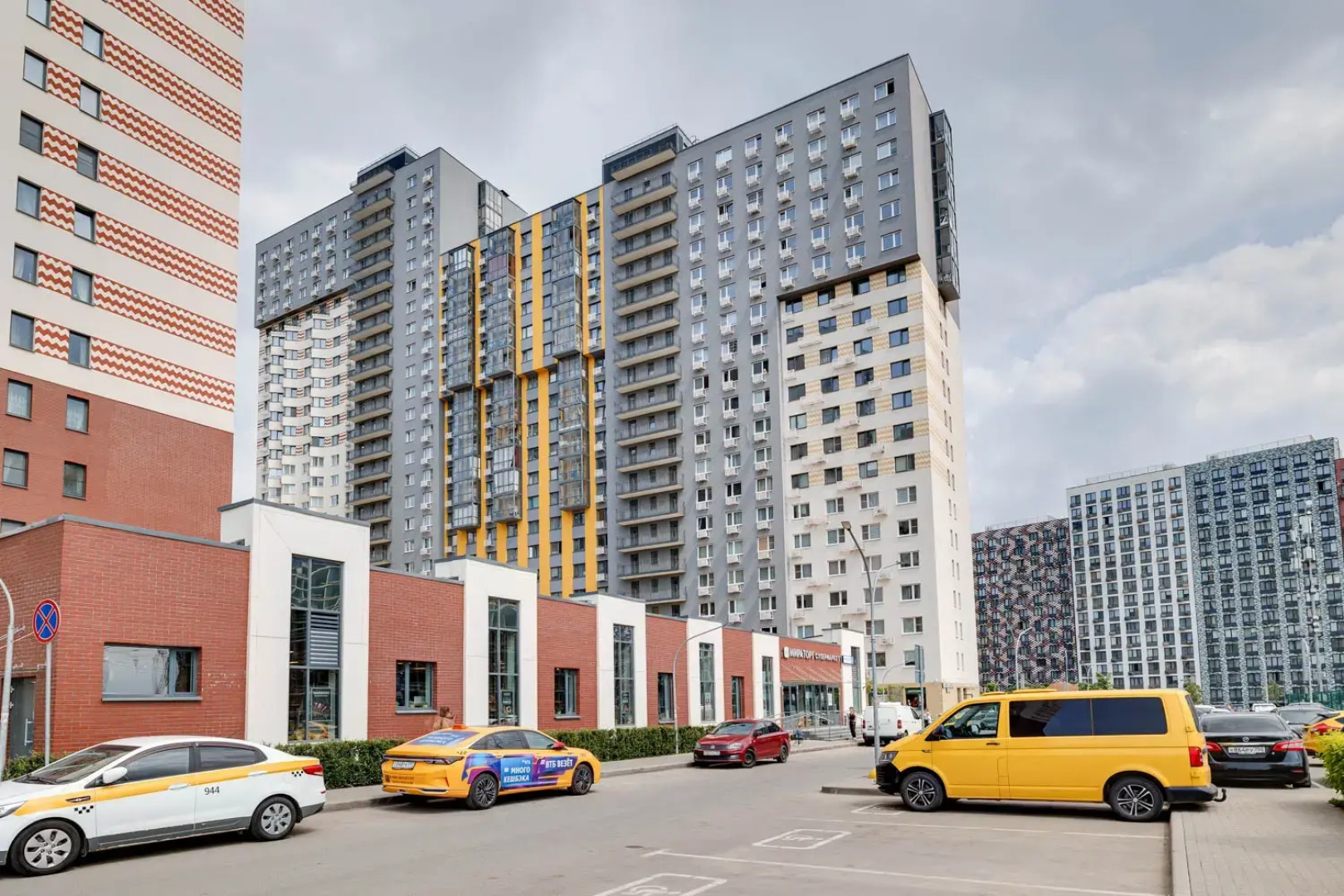 Апартаменты Happy People Западный Квартал 6/2