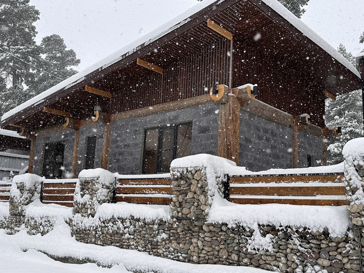 Частный дом гнѣздо с камином и двумя спальнями