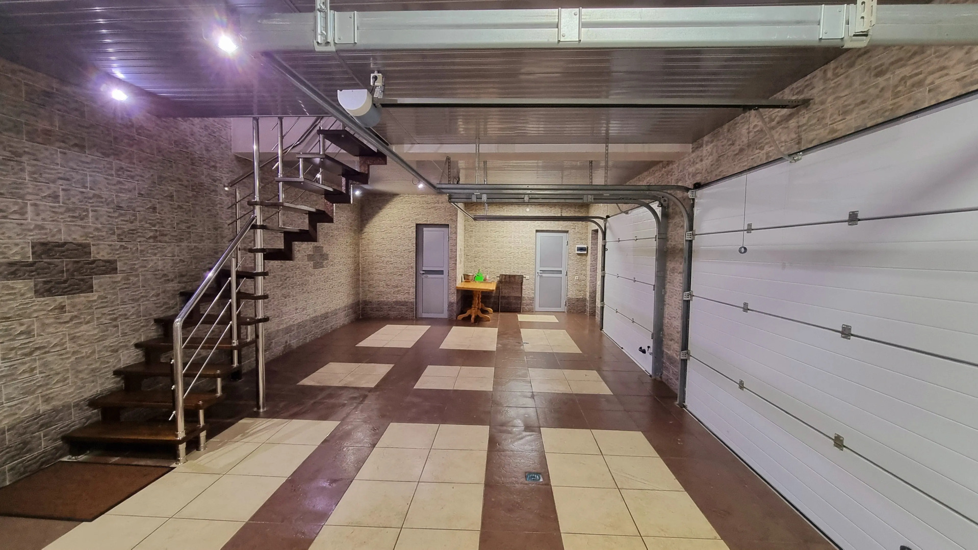 Частный Дом Таунхаус с Панорамной Крышей