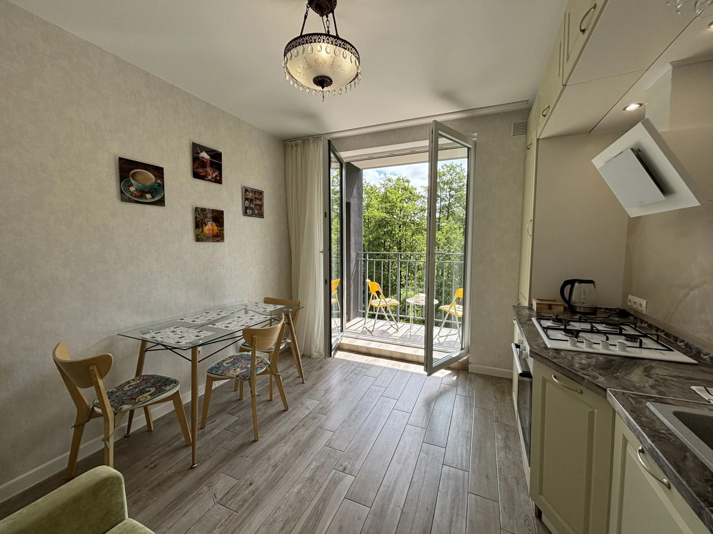 Квартира с видом на лес и пением птиц