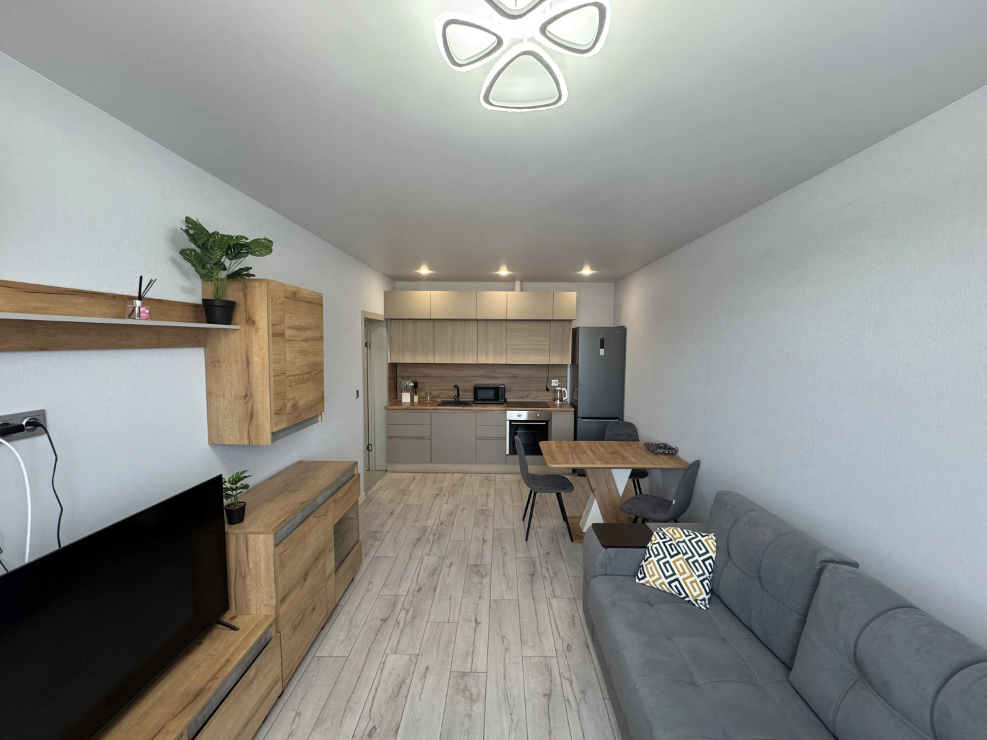 Квартира 2-к Квартира у Сити-Мола, на 12 этаже с видом на Восход