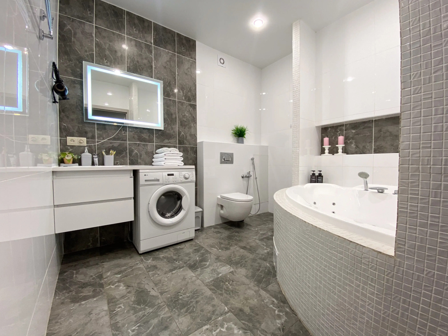 Апартаменты в ЖК Аквамарин у ТЦ Аквамолл 1307