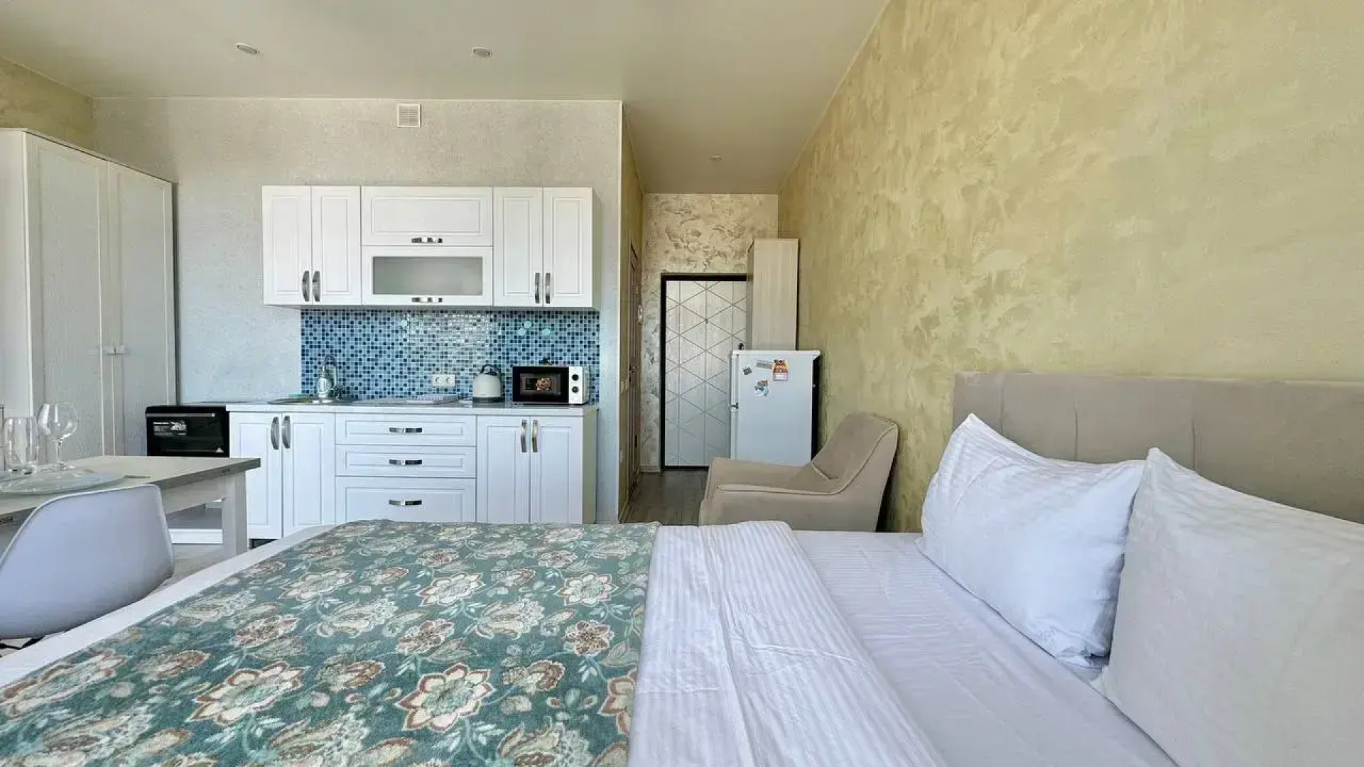 Квартиры с балконами и видом на горы на Мелетяна 5а