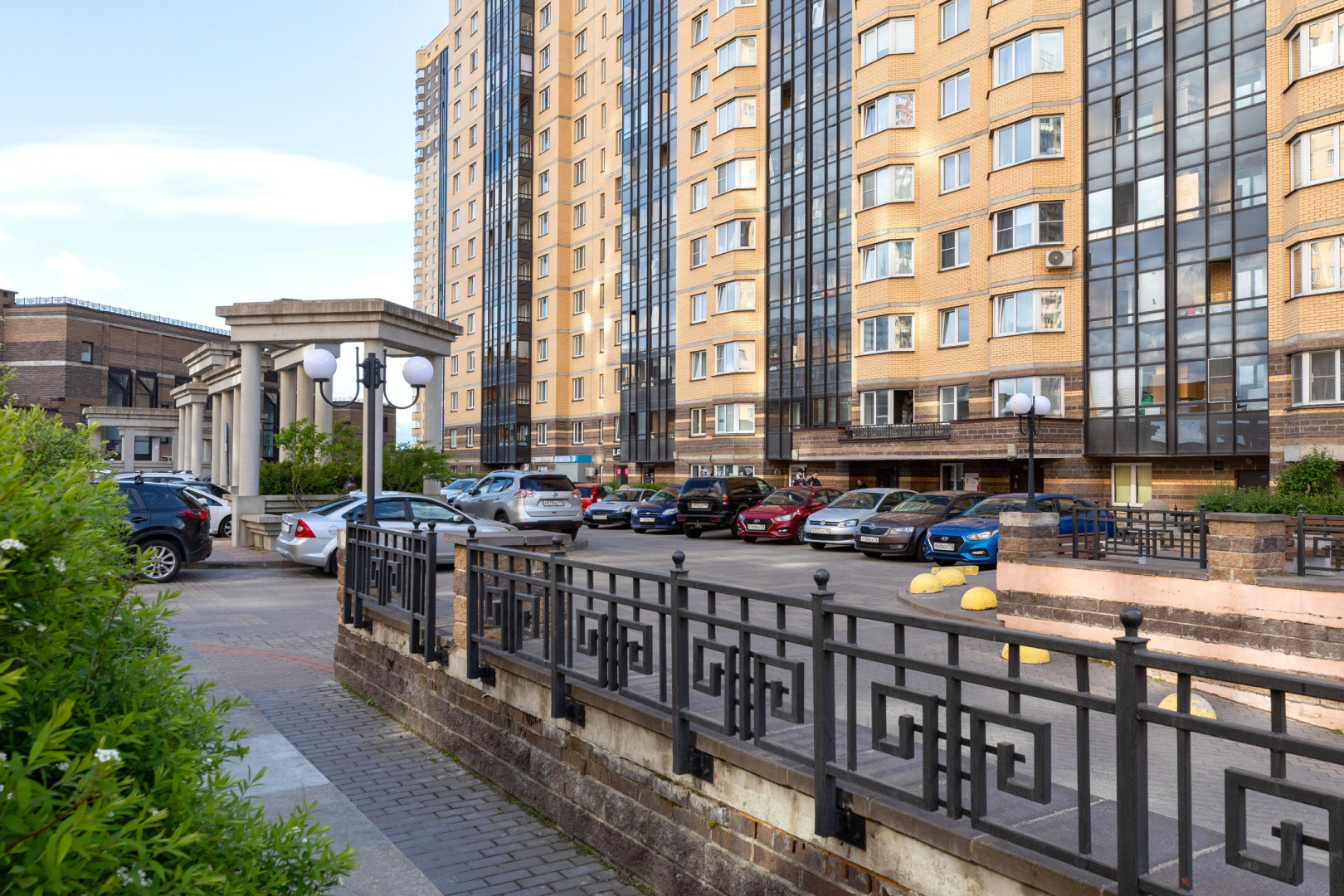 Апартаменты евро трёхкомнатные рядом с метро