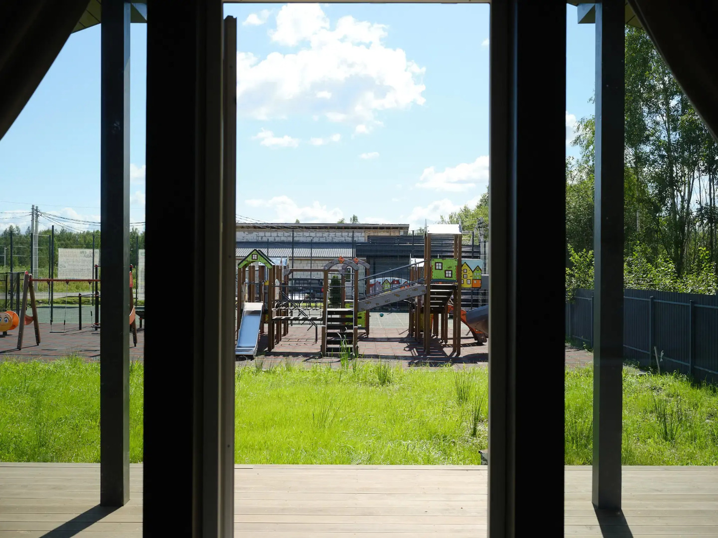 Частный дом с сауной, детской и спортивной площадкой