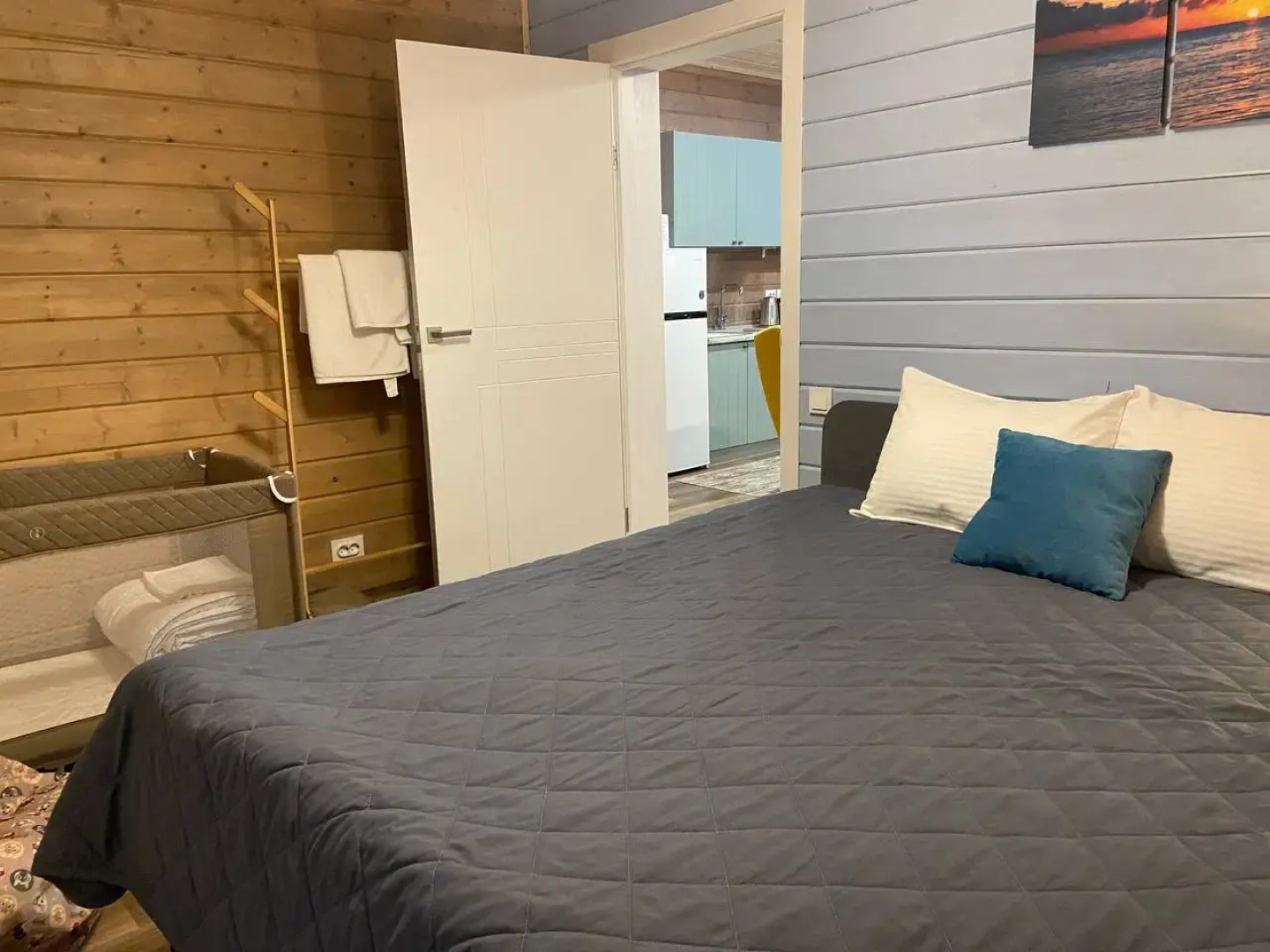 Частный дом комфортный со столом для пинг-понга и батутом