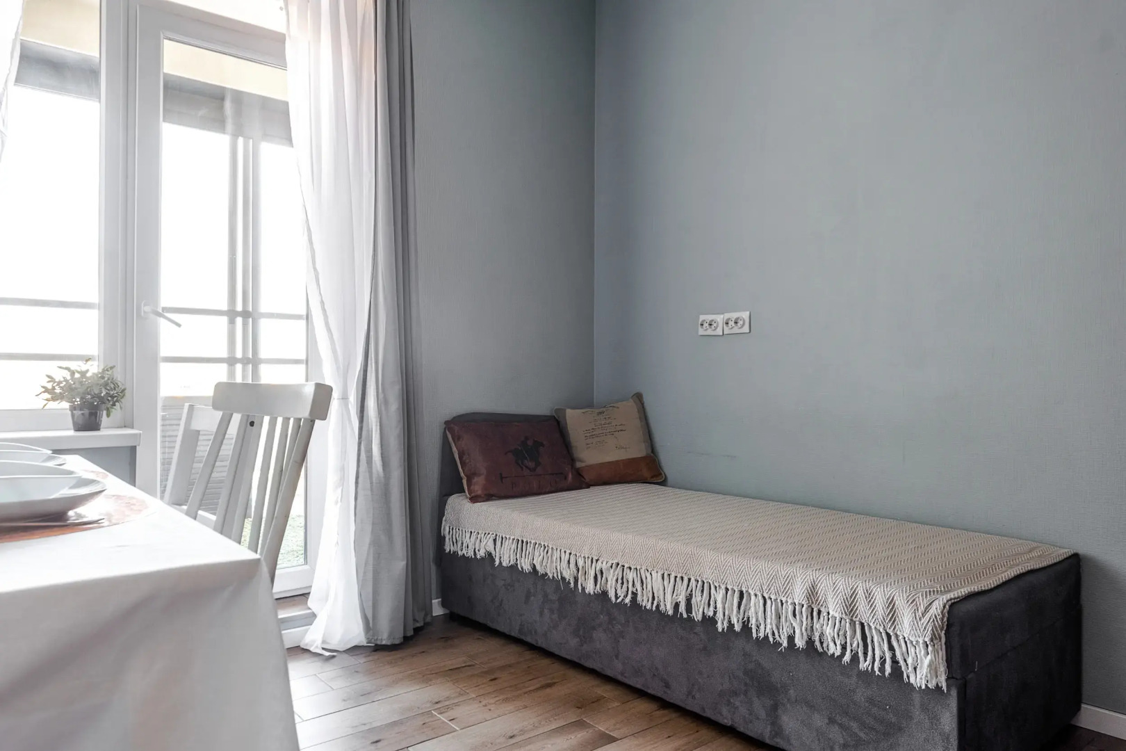 Апартаменты с балконом и красивым видом у метро