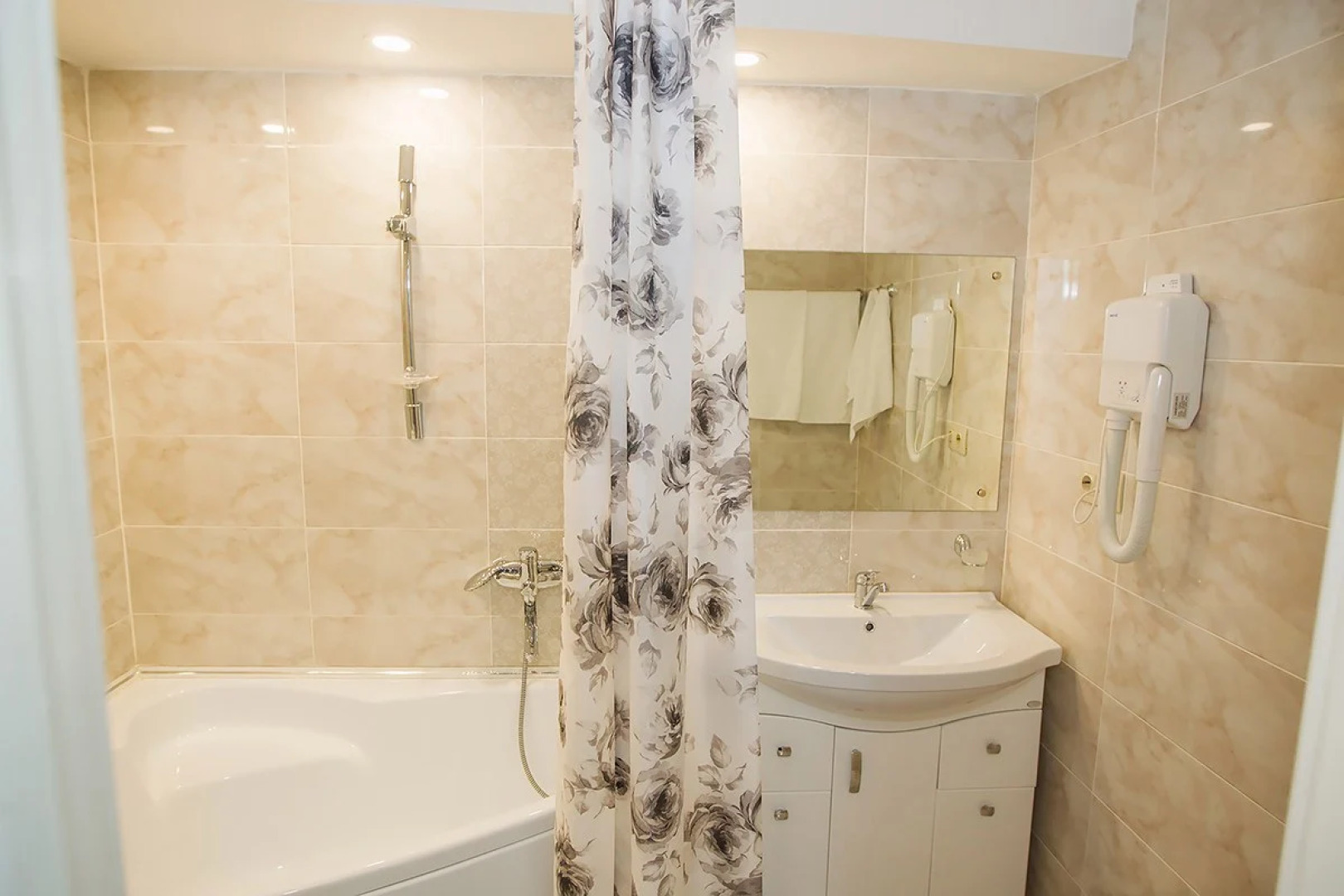 Арт Oтель Центральный