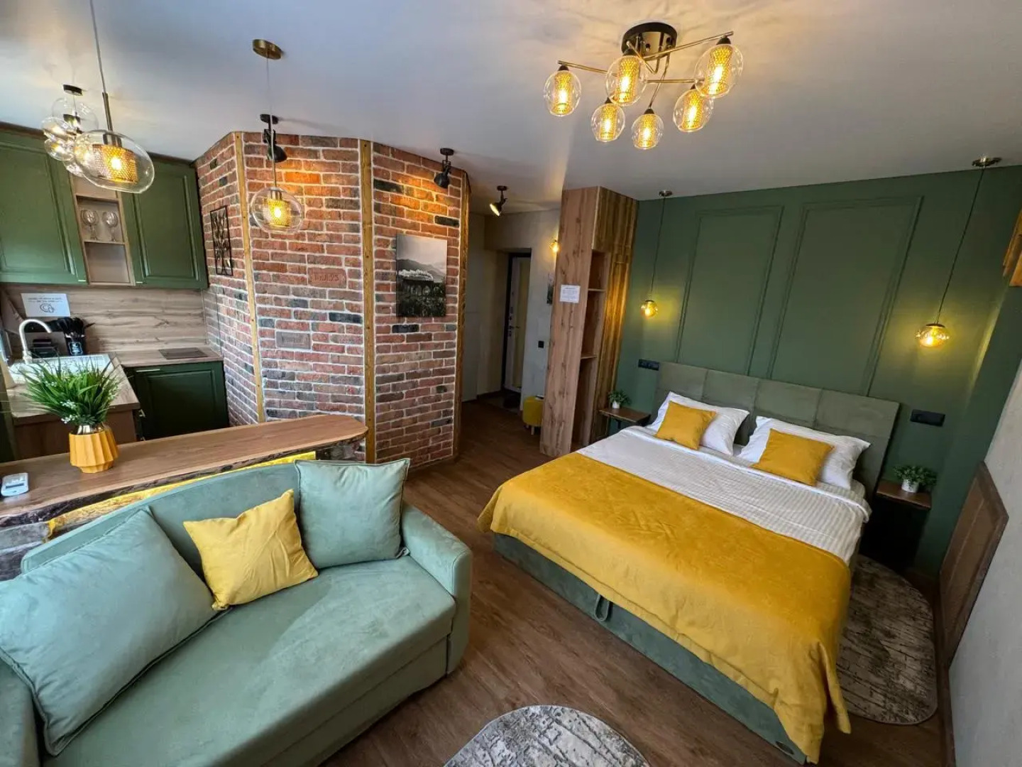 Апартаменты Авторские в комплексе с сезонным бассейном