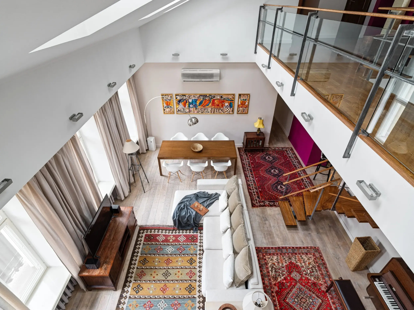 Апартаменты Двухуровневые Palazzo 250 кв.м с Высокими Потолками и Мансардными Окнами