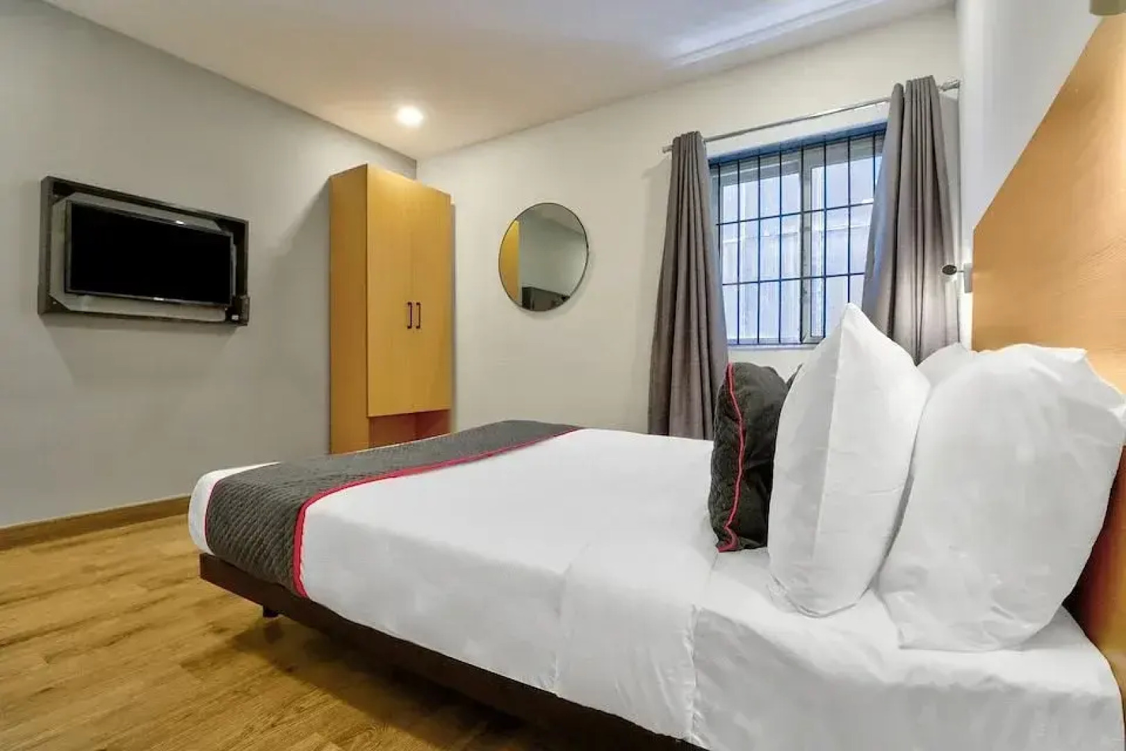 Отель Consulate By Book Meri