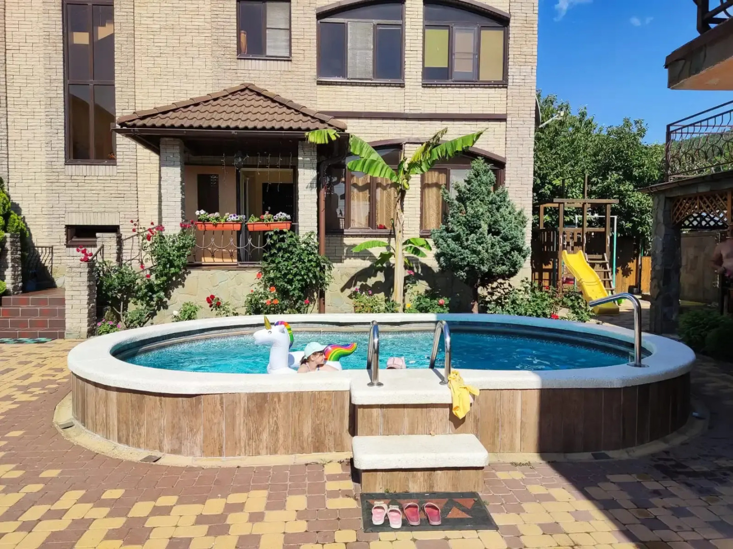 Гостевой дом Замок на Земляничной