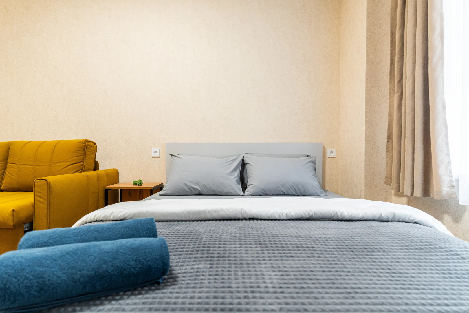 Апартаменты в Нoвоpоccийcкe c Дизaйнерcким Рeмoнтoм