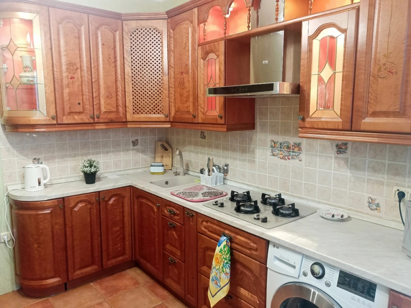 Квартира Уютная Двухкомнатная с Симпатичным Декор Камином