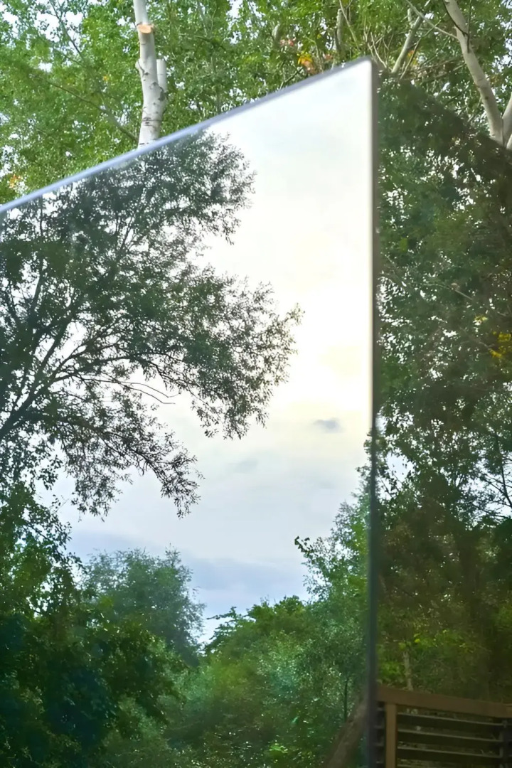 Частный Дом на Берегу Реки с Авторским Дизайном