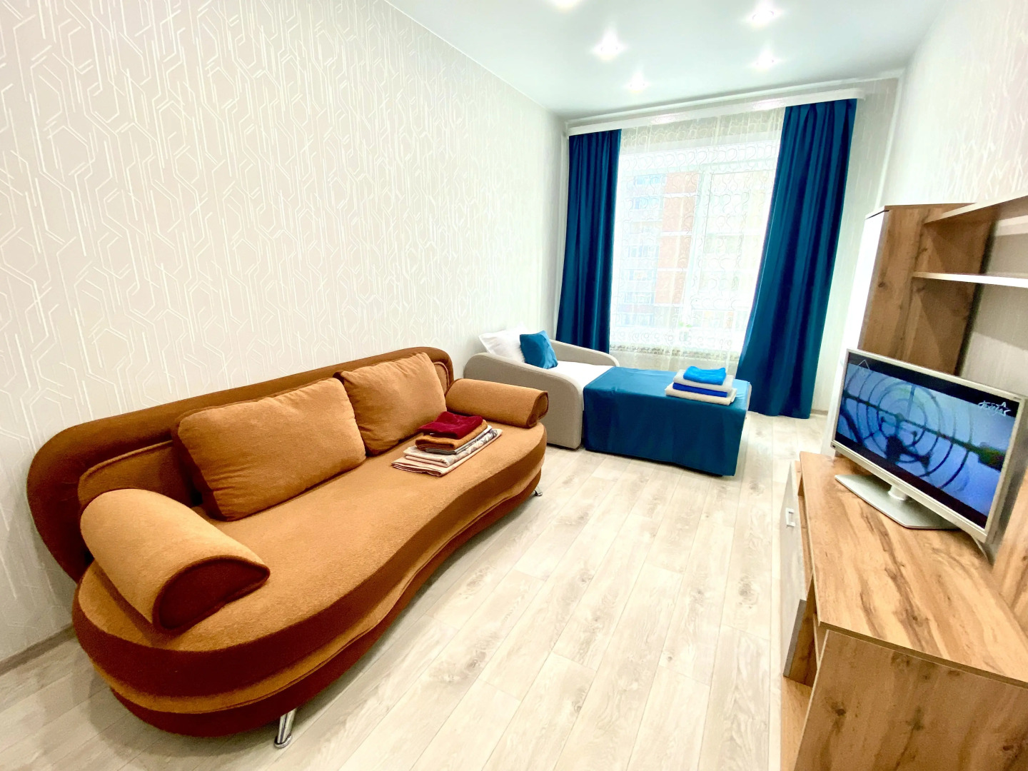 Квартира 2 ком. Рядом Аэропорт и ЖД Вокзал