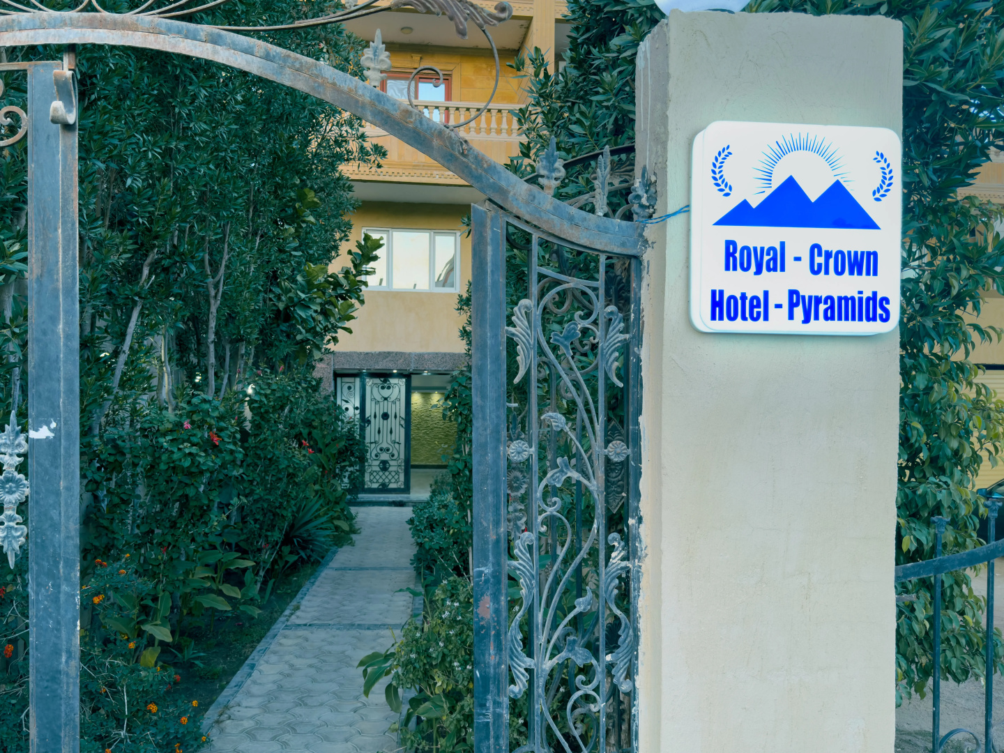 Отель Royal Crown Hotel Giza Pyramids View