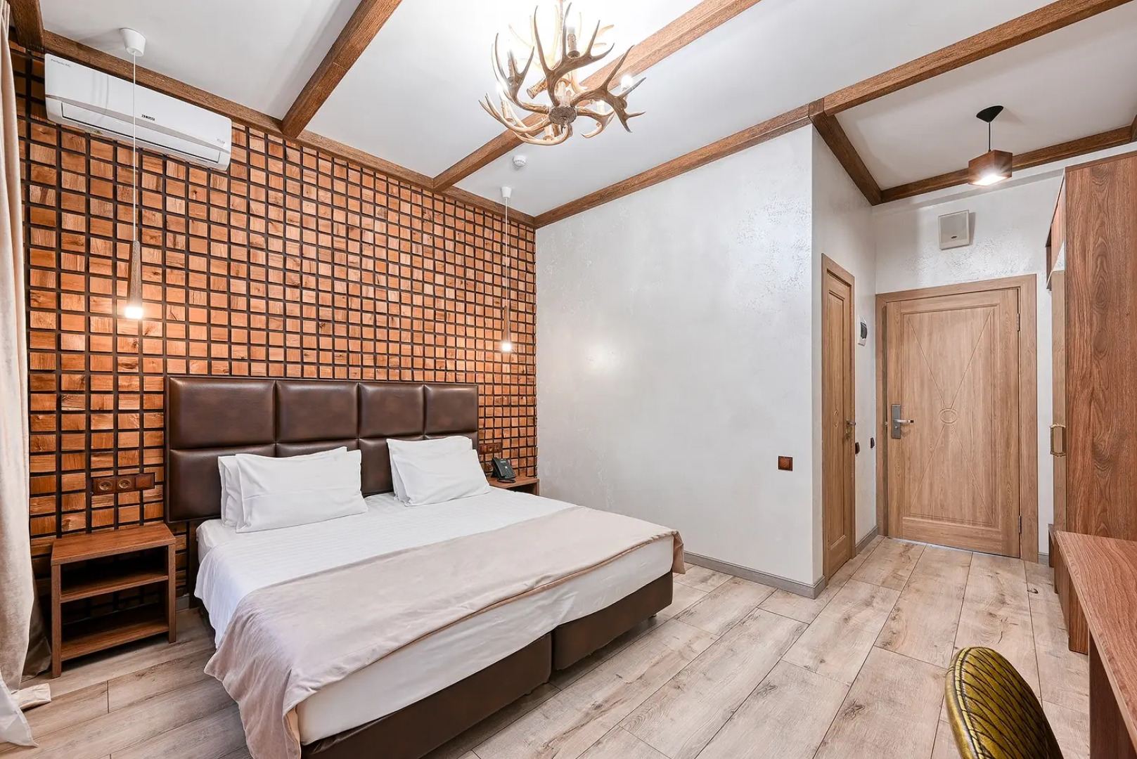 Апартаменты Red Wood стандарт двухместный