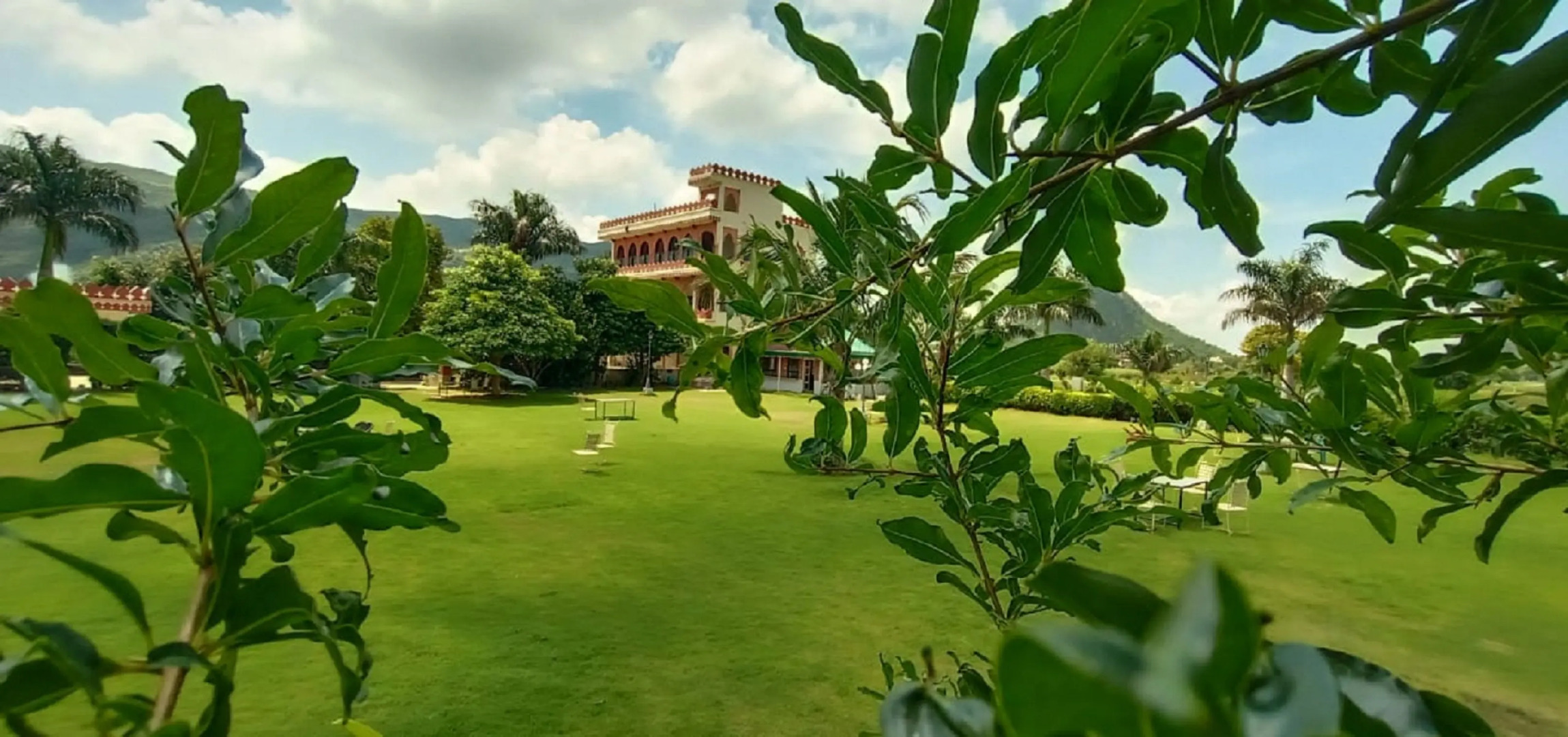 Отель The Country Side Resort