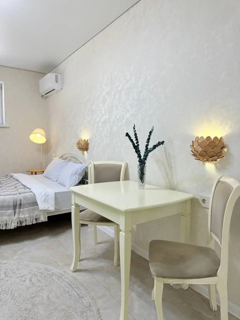 Апартаменты Студия возле Моря для Двоих на цокольном этаже