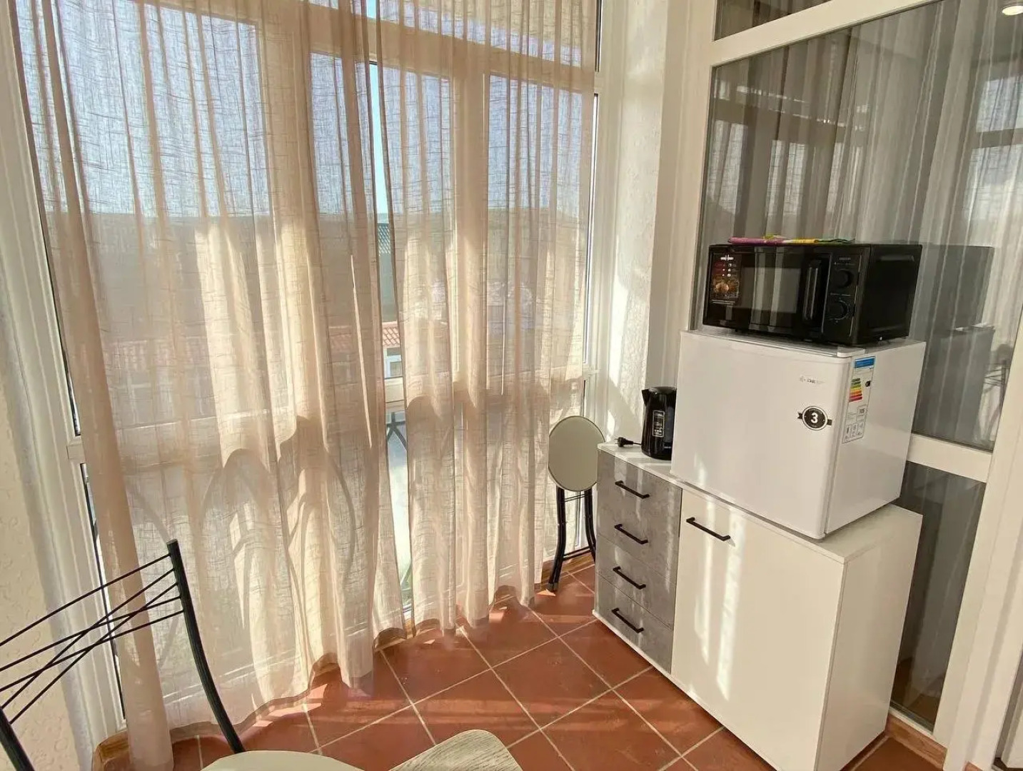 Апартаменты №8 Стандарт улучшенный, 2 линия, боковой вид на море (4чел)