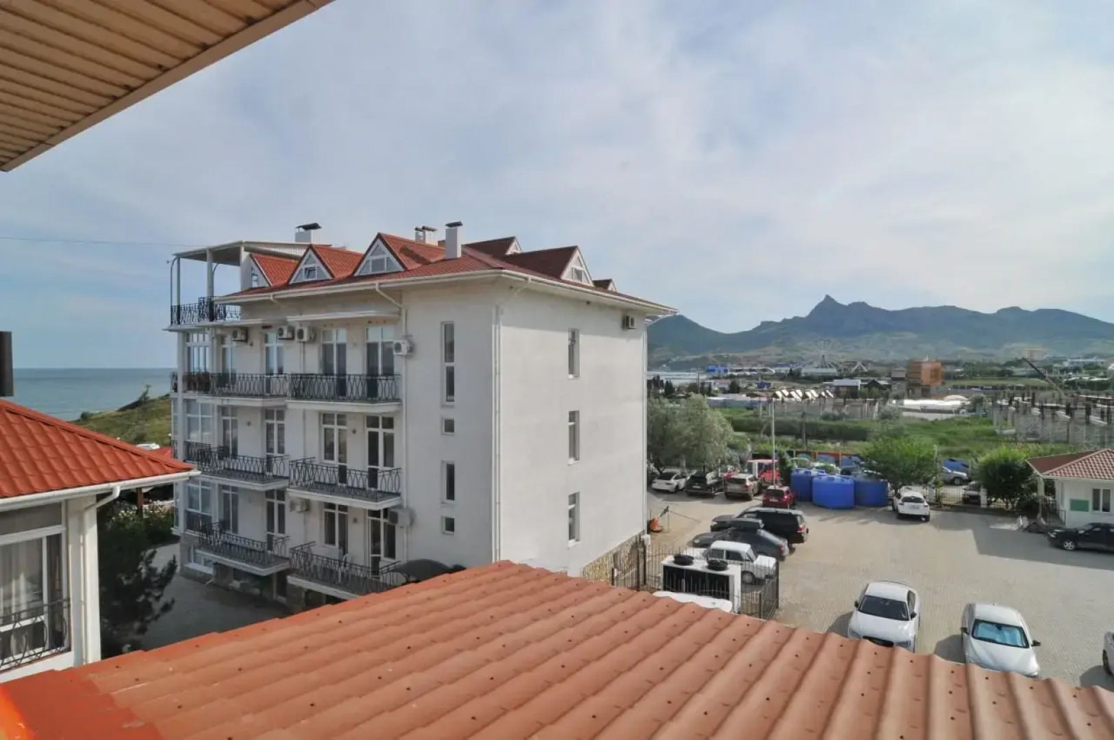 Апартаменты №4 Стандарт, 1 линия, боковой вид на море (4чел)