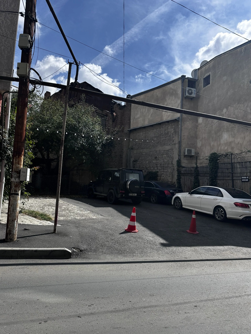 Отель Qeroli old town