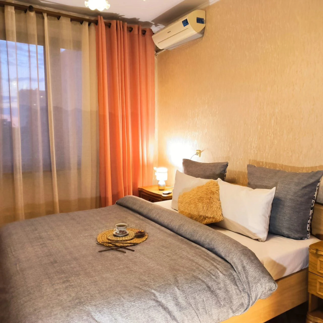 Просторные апартаменты Lora Home на Пражской