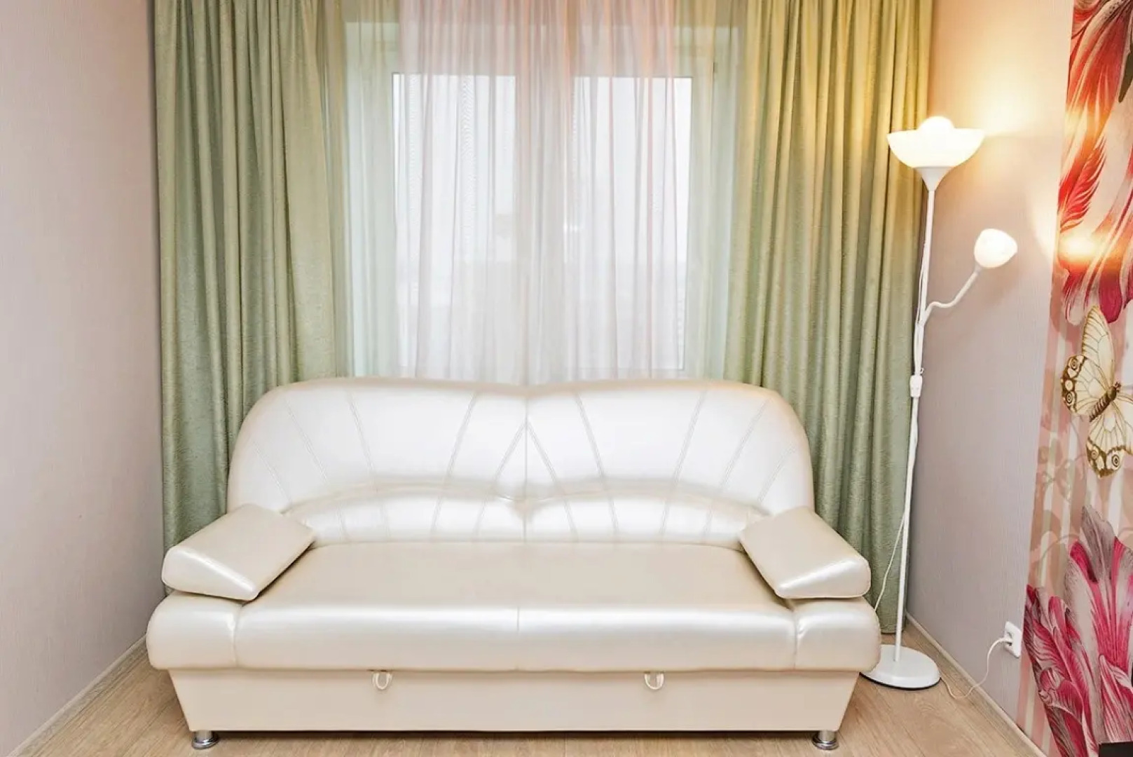 Квартира Тюльпаны Гостиный Дворъ и Ко на Щорса 105