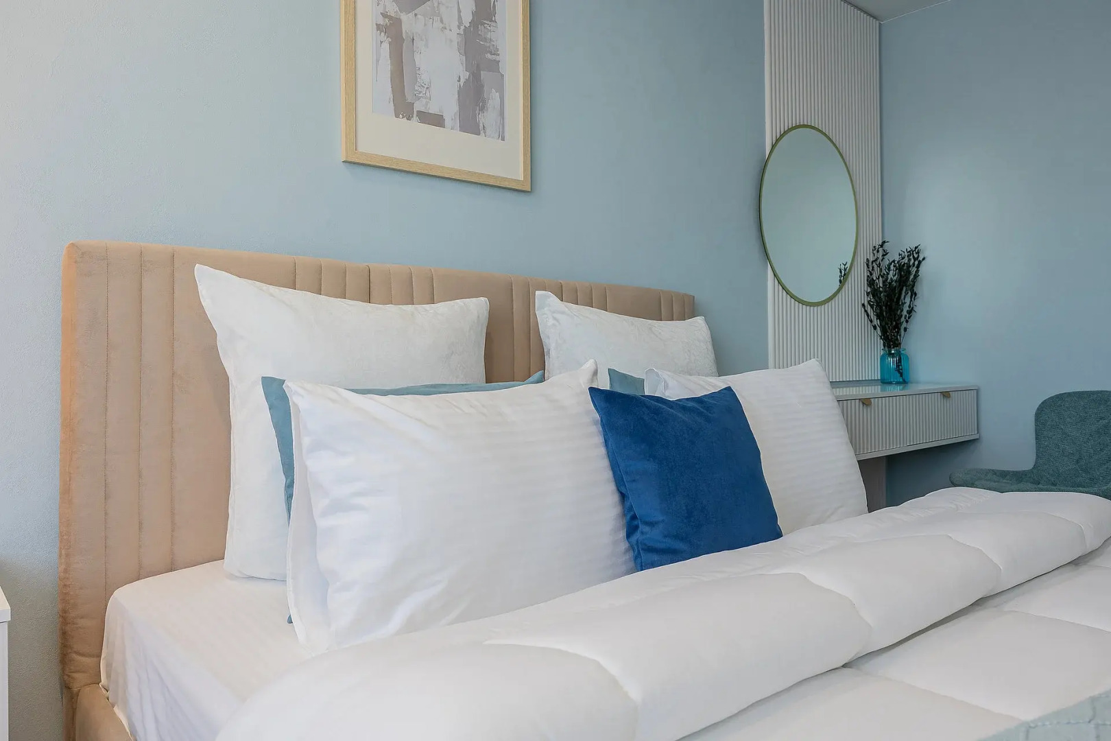 Апартаменты улучшенные, в центре города, с тремя спальнями