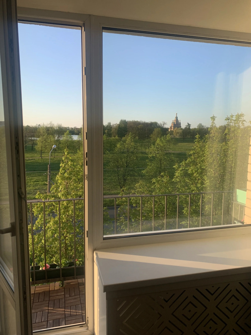 Апартаменты квартира с видом в центре Петергофа