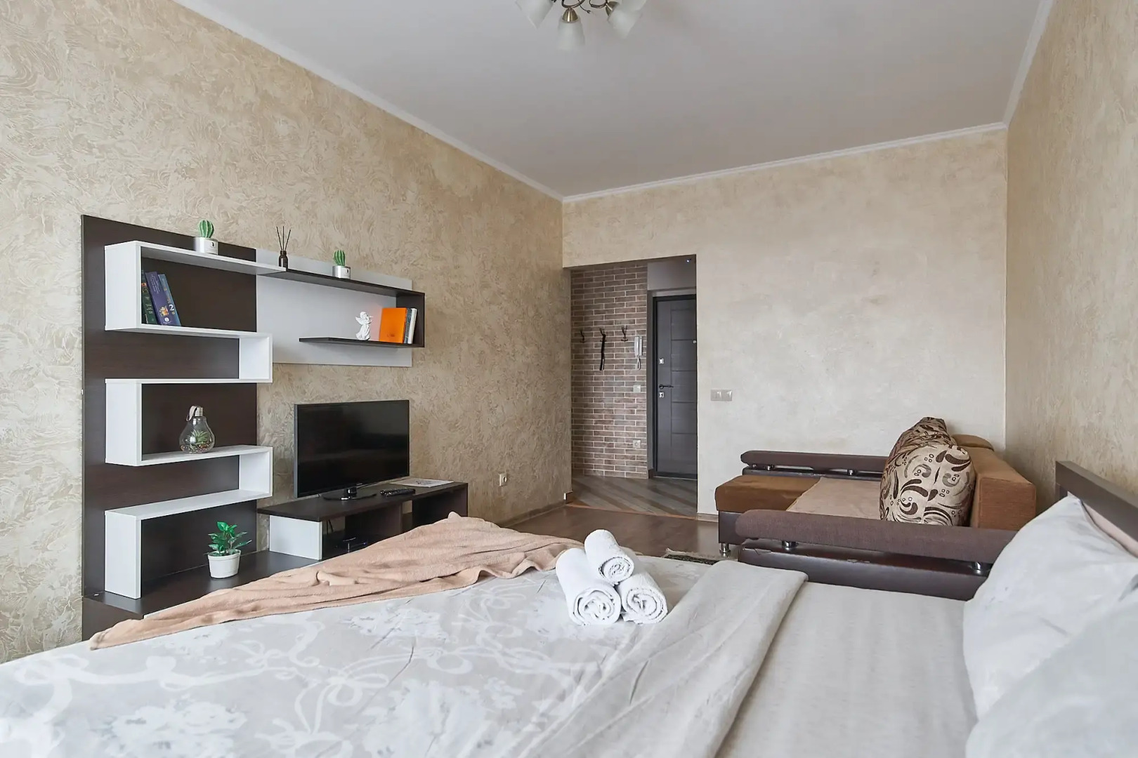 Апартаменты Тимирязева 10 Yellow