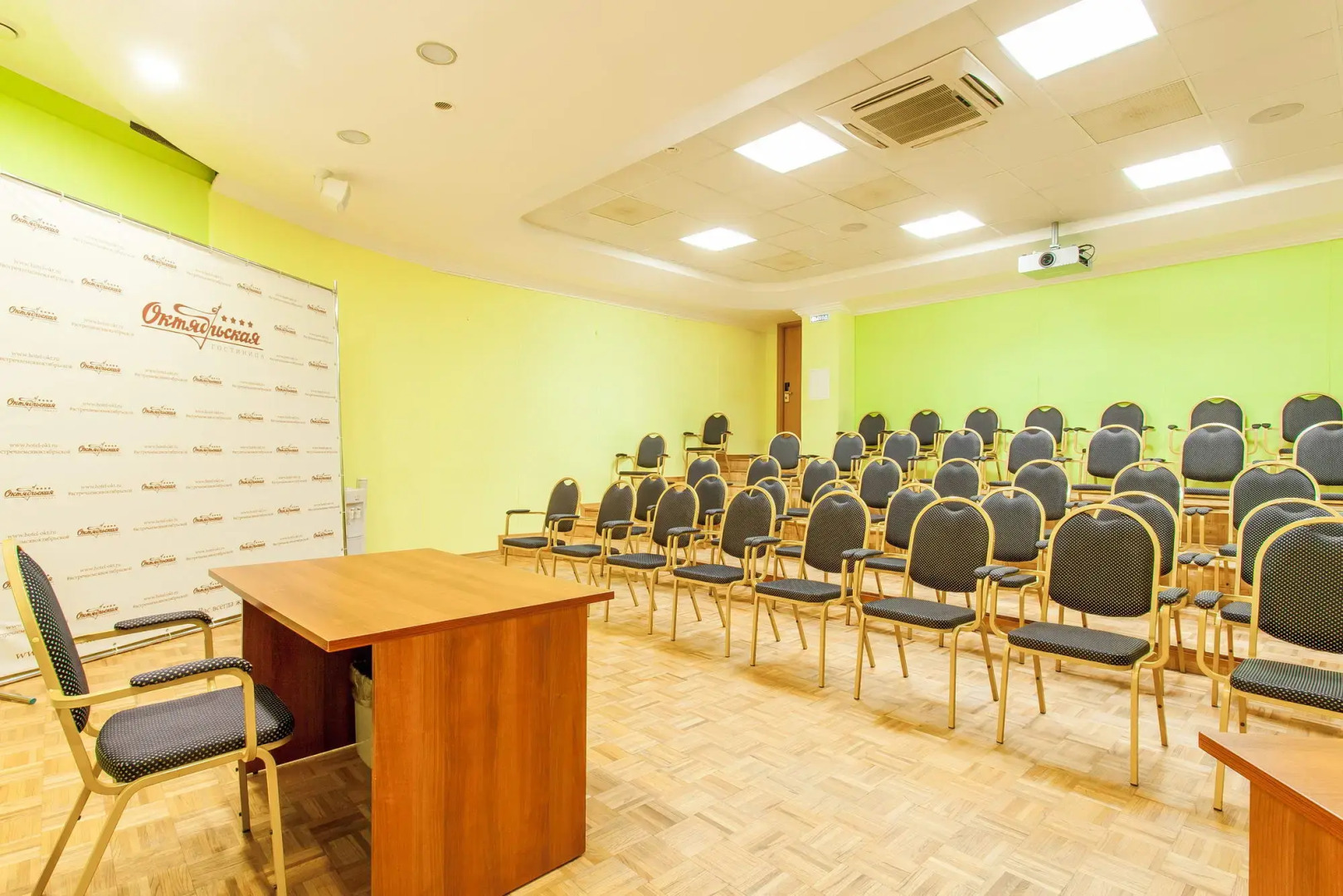 Гостиница Октябрьская