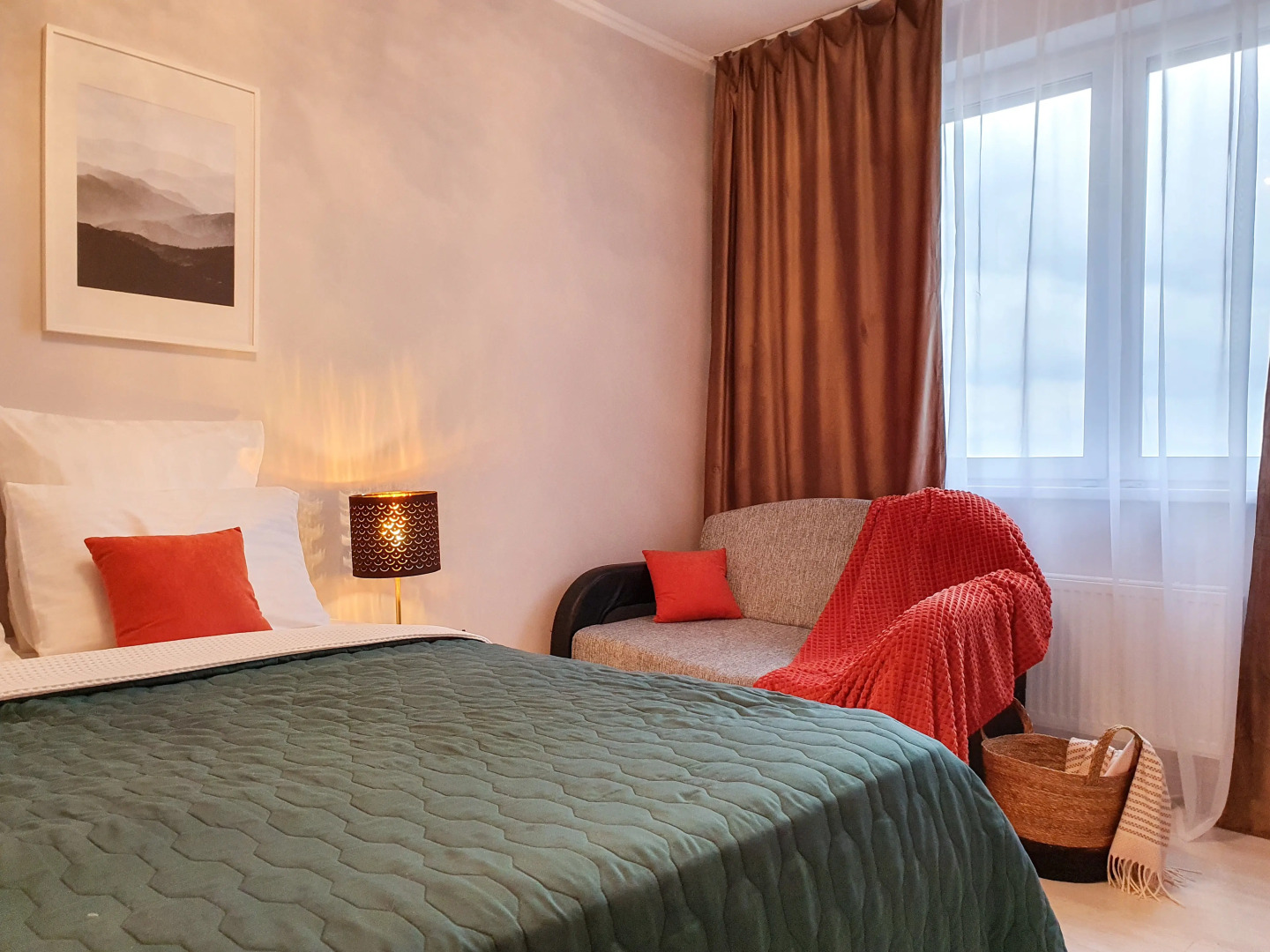 Апартаменты Гости Любят у метро Новопеределкино Розовая