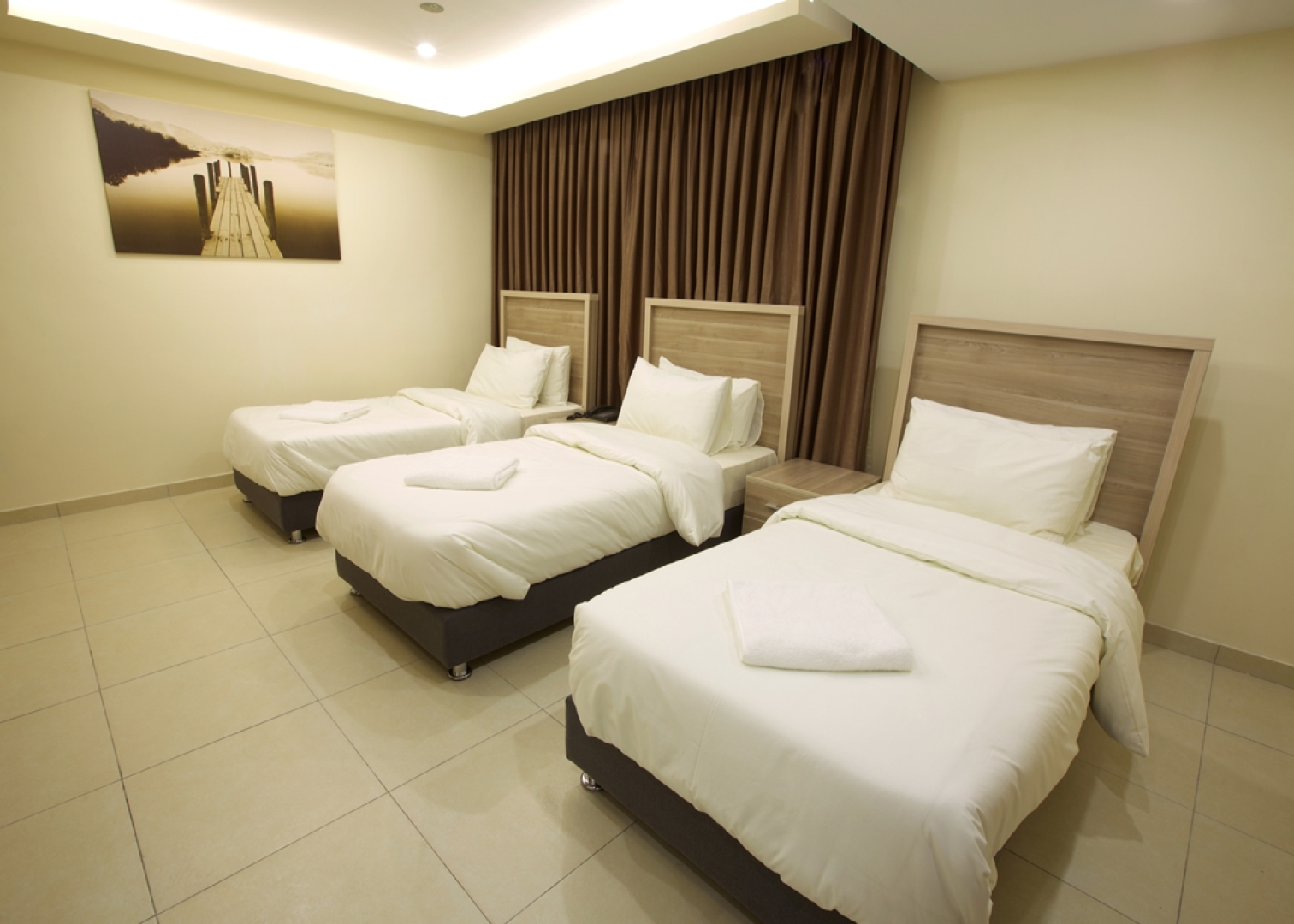 Отель Lujain Suites